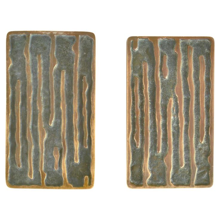 Rectangular pair of bronze door handles with strong relief of veritcal organic waves relief are for double doors or a single door on both sides. They are works of art for your doors. These door handles were designed in the 1970s for front doors. They are multi purpose and can be used in or outside on doors. They can be applied on cupboard doors for bespoke furniture as well. These heavy pieces made of cast bronze are in perfect condition. The bronze is oxidized with its original patina adds text Bronze Door Handle, Bronze Door Handles, San Diego Art, Bronze Door, Victorian Door, Garden Elements, Kitchen Units, Aluminium Doors, Home Building Design