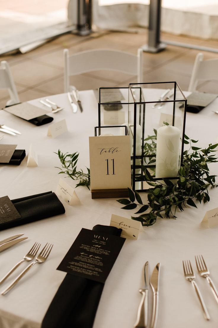 Modern Minimalist Wedding Reception Table Setting with Black Geometric Candle Centerpiece Minimalist Small Wedding, Black Tie Reception Decor, Wedding Decor Modern Minimalist, Beige And Black Wedding Theme, Minimal Wedding Decor Modern Minimalist, Industrial Wedding Table Decor, Minimalistic Centerpiece Wedding, Rustic Black Tie Wedding, Black And White Reception Tables