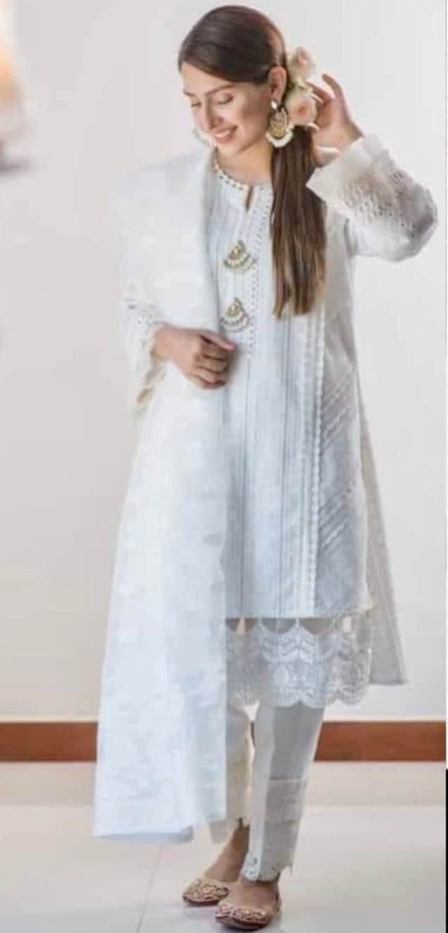 *AYEZA KHAN CHICKEN KARI LUXURY  LAWN COLLECTION* *heavy embroidered scifflie cut work front & heavy embroidered shifflie cut work daman boarder* *heavy emvroidered schifflie cut work back with heavy embroidered cut work daman boarder* *heavy embroidered schifflie cut work  sleeves* *NET EMBROIDED dupta* *TROUSER PATC* *Note : Neck line tussels available as model picture* Elegant Cotton Salwar Kameez With Dabka Work, Cotton Dress With Resham Embroidery For Eid, Unstitched Lace Work Kurta For Spring, Fitted Cambric Lawn Suit With Chikankari Embroidery, Elegant Festive Traditional Wear With Cutwork, Elegant Cotton Dresses For Eid, Unstitched Long Sleeve Salwar Kameez With Lace Work, Cutwork Kurta For Eid, Unstitched Long Sleeve Cutwork Kurta