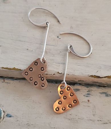 Little dotted heart silver stick earrings Simple Earring Designs, Stick Earrings, Ring Making, Silver Earrings Handmade, How To Make Rings, Denim Style, Jewelry Outfit, Wire Work, Copper Earrings