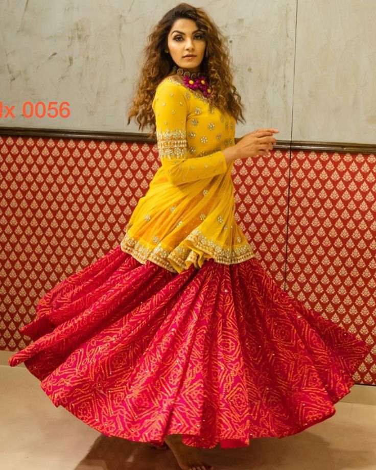 Haldi Outfits, Bandhani Dress, Gaun Fashion, Salwar Kamiz, Ceremony Dresses, Indian Gowns Dresses, Indian Gowns, Dress Indian Style, Indian Designer Outfits