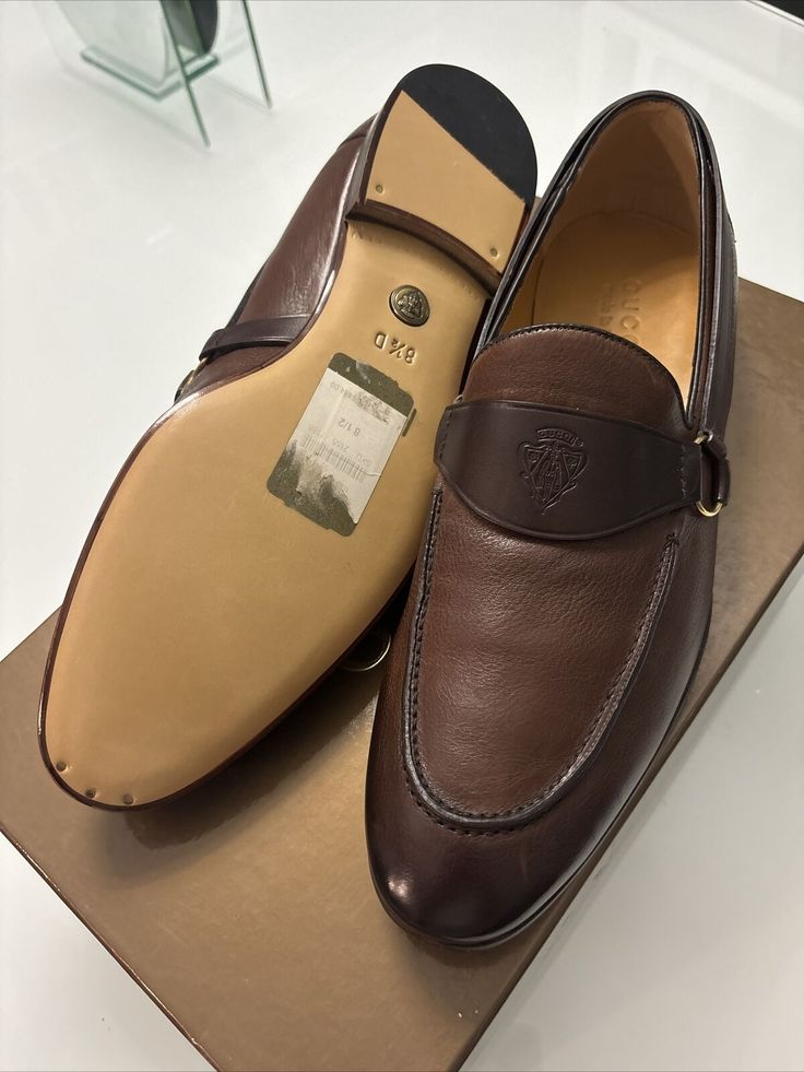 New very rare Loafers Dress, Gucci Loafers, Shoes Gucci, Brown Leather Loafers, Black Leather Loafers, Swim Shoes, Leather Moccasins, Gucci Men, Shoes Color