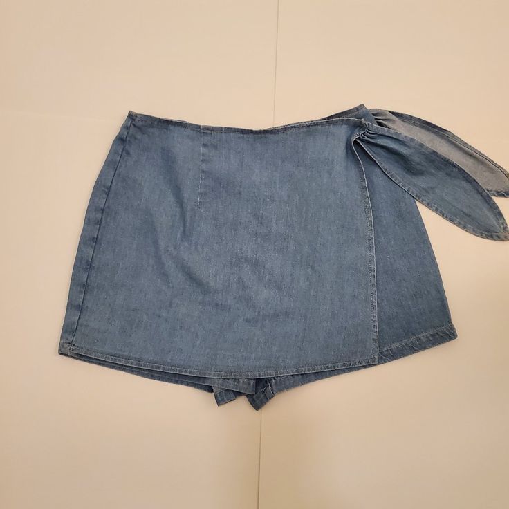 Shorts Demin, Wrap Skirt Short Denim, Skirt Tie On The Side. Short With Zipper Shown In The Front But Will Be Covered With Wrap Skirt. Size: 7/8,- ( 28-29 Waste), Material: 100% Cotton Algodom. Stretch Denim Skort For Summer, Stretch Medium Wash Skort For Summer, Chic Medium Wash Skort For Summer, Chic Medium Wash Summer Skort, Summer Chic Medium Wash Skort, Spring High Waist Non-stretch Skort, High Waist Non-stretch Spring Skort, Stretch Short Denim Skirt For Spring, Short Stretch Denim Skirt For Spring