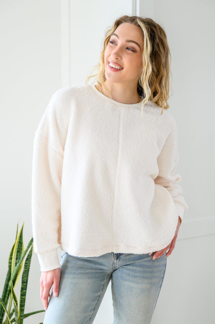 Those chilly days aren't going anywhere anytime soon so make sure to stay cozy in the Fuzzy Cuddles Sweater In Off White! This extra cuddly sweater is shaped from a fuzzy knit, making up a round neckline with drop shoulder long sleeves and a slightly cropped, boxy bodice. Stretchy + Medium Weight Self: 100% Polyester Contrast: 95% Polyester, 5% Spandex Wash cold, hang dry Relaxed fit *Measurements listed below are of the actual clothing item* S: Chest 34" Length 23"M: Chest 36" Length 24"L: Ches Tara Lynn, Boutique Trends, Destroyed Jeans, Stay Cozy, White Sweaters, Kids Jacket, S Models, Drop Shoulder, Straight Leg Jeans