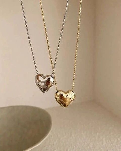 📍 Vintage love heart Pendant necklace 💗💫 Material: waterproof stainless steel For more info visit website 👉🏻To order through 📌the website:https://www.jewelglamour.com 📌To order through WhatsApp: +44 7460 779657 📌To order through Facebook: https://www.facebook.com/profile.php?id=61556939033801 📌To order through Instagram : https://www.instagram.com/official.jewelglamour/ #jewelry #jewellery #jewelrylover #jewellerylover Valentine's Day Hallmarked Heart Pendant Necklace, Valentine's Day Heart Pendant Gemstone Necklace, Heart-shaped Locket Necklace For Valentine's Day, Heart-shaped Large Pendant Jewelry For Valentine's Day, Valentine's Day Gold-tone Heart Pendant Necklace, Visit Website, Heart Pendant Necklace, Vintage Love, Jewelry Lover