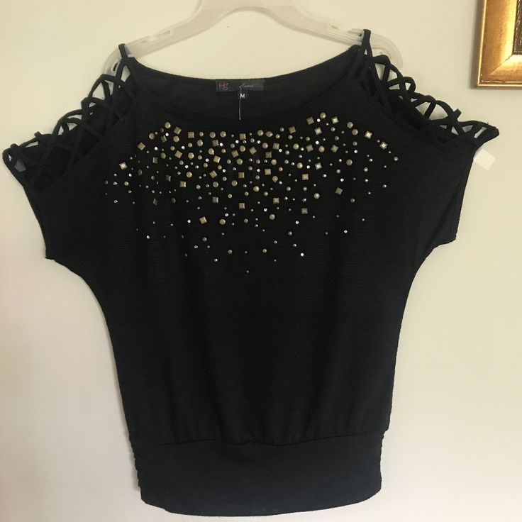 New Nwot Open Shoulder Top. Black. Medium. Pewter/Rhinestone Sparkle Detail On Front Bodice. Open Cross Cross Detailing On Shoulders. Banded Waist. Pit To Pit 22”. Pit To Hem 14”. 63% Polyester. 33% Rayon. 4% Spandex. Hand Wash. Summer Black Tops With Rhinestones, Casual Party Tops With Rhinestones, Stretch Black Tops With Rhinestones, Casual Rhinestone Tops For Night Out, Stretch Embellished Black Tops, Black Stretch Embellished Tops, Black Media, Bodice, Open Shoulder Tops