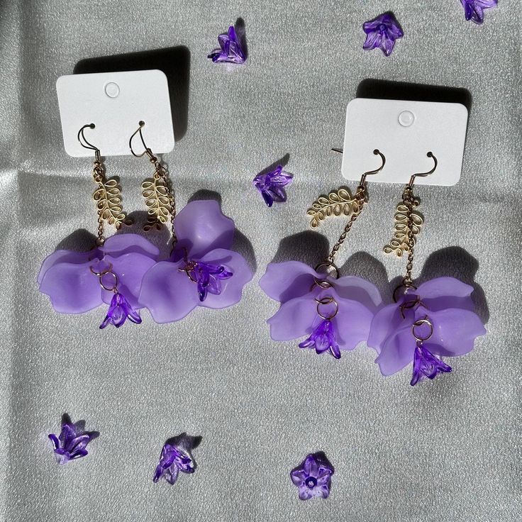 These earrings are inspired by the jacaranda tree, a symbol of the arrival of spring. I am a Japanese living on the Sapphire Coast, captivated by the natural beauty of Australia. Through my handmade creations, I aim to capture this beauty and bring smiles to those who wear them. ⚫︎ Please note that colors may appear different from the actual product due to lighting during photography. ⚫︎ Each piece is carefully crafted by hand, so please handle with care. **Returns and Exchanges** ⚫︎ If there is Bohemian Dangle Earrings With Birth Flower, Elegant Lavender Flower Earrings For Gift, Nature-inspired Dangle Flower Earrings, Purple Flower Earrings For Party With Ear Wire, Nature-inspired Drop Flower Earrings For Pierced Ears, Delicate Purple Flower Earrings For Gift, Handmade Petal Shaped Earrings, Handmade Petal-shaped Earrings, Delicate Purple Flower Earrings As Gift