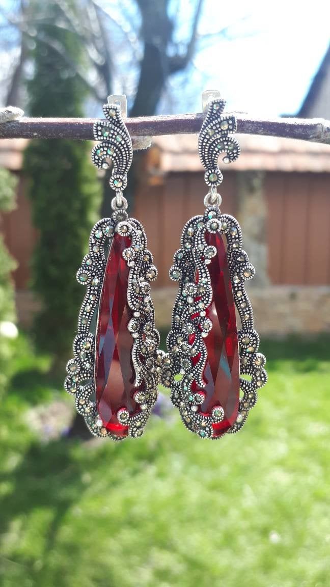 Earrings Weight: 19.5 gram Luxurious Red Long earrings with comfotable Latch Back Large Red Earrings Huge Red Earrings Long Dangle Marcasite Heavy Very Long Red Earrings Luxury Red Jewelry Evening Red Earring Woman Gift Earrings details: Lenght: 6,5cm= 2.6 inches Width : 1,5 cm Weight: 20 grams Ring details: Weight 13,5 grams Size: Any size available Shipping time: Europe 3-4 weeks USA and other countries 3-4 weeks Sometimes 5 weeks depending on the season Red Chandelier Earrings For Formal Events, Formal Red Chandelier Earrings, Red Sterling Silver Drop Crystal Earrings, Red Sterling Silver Crystal Drop Earrings, Red Nickel-free Drop Crystal Earrings, Elegant Red Pendant Earrings, Ornate Red Teardrop Jewelry, Red Drop Beads For Jewelry Making, Red Sterling Silver Dangle Crystal Earrings