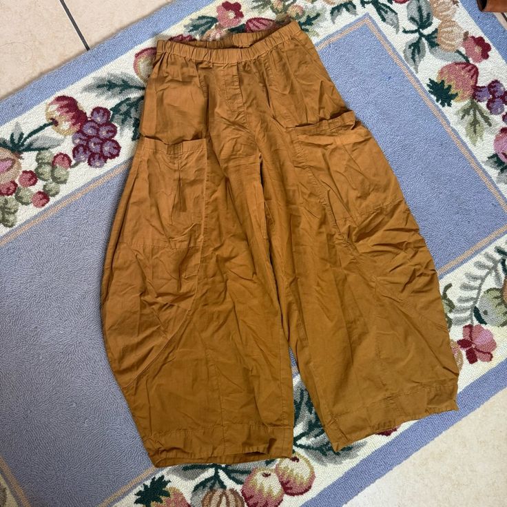 Eleven Stitch Design Large Barrel Pants Perfect For Fall! Has Pockets!!! The Barrel Silhouette Is So In Right Now And These Are The Most Comfy! Size Xs Great Condition! Made In The Usa Baggy Brown Harem Pants With Pockets, Brown Baggy Harem Pants For Workwear, Brown Wide Leg Parachute Pants With Side Pockets, Brown Relaxed Fit Parachute Pants For Spring, Spring Brown Parachute Pants With Relaxed Fit, Brown Wide-leg Harem Pants With Side Pockets, Brown Wide Leg Harem Pants With Side Pockets, Brown Wide Leg Ankle-length Pants With Pockets, Brown Ankle-length Wide Leg Pants With Pockets