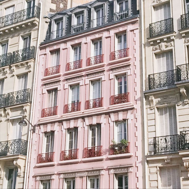 An old pink building in Paris 🇫🇷 Saved By His Grace, By His Grace, Paris Dream, Baby Pink Aesthetic, Pink Aura, Paris Aesthetic, Malibu Barbie, Pink Vibes, Pink Girly Things