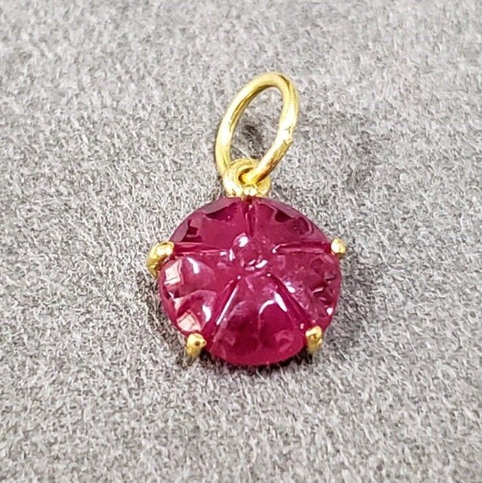 1. 18k Gold Ruby Pendant Necklace  2. Made to Order 3. Gemstone - Ruby 4. Jewelry Type - Pendant 5. Total Weight - 0.540 Gram Approx.  6. Ruby Weight - 1.30 Carats  7. Gold Weight - 0.280 grams 8. Ruby Size - 8 MM 9. Gold Purity - 18k 10. Handmade Items 11. AAA Quality  12. 1 Quantity Available 13. Ready to Dispatch in 1 - 2 days. 14. Prong Setted   Pictures are taken under natural and day light. Gold Faceted Gemstone Pendant, Yellow Gold Ruby Necklace With Prong Setting, Faceted Gold Gemstones For Fine Jewelry, Yellow Gold Ruby Gemstone Jewelry, Yellow Gold Ruby Jewelry With Gemstone, Gold Faceted Ruby Jewelry, Faceted Ruby Gold Jewelry, Round Faceted Gemstones For Fine Jewelry, Elegant Faceted Ruby Gemstones