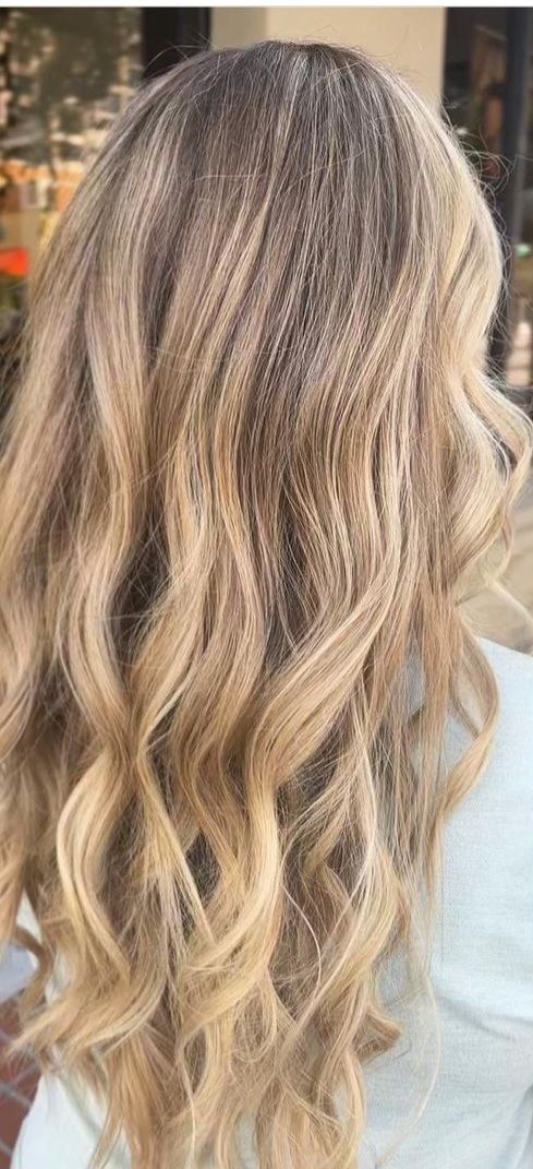 Hairstyles For Dances Medium Hair, Pretty Curls For Long Hair, Lived In Curls, Loose Curls Blonde Hair, Different Types Of Curled Hair, Wavy Hair Curling Iron Beach Waves, Mamma Mia Curls, Loose Waves Medium Length Hair, Big Beach Waves Hair