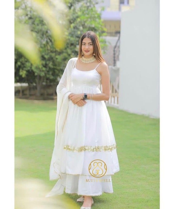 Arshreet Narula, Reet Narula, Simple Dress For Girl, Simple Fashion Outfits, Wedding Lehenga Designs, Salwar Pattern, Dresses Traditional, Anarkali Dress Pattern, Fashionable Saree Blouse Designs