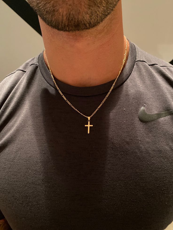 Man With Cross Necklace, Cross Necklace For Guys, Mens Gold Chain Necklace With Cross, Gold Cross Necklace For Men, Small Chain Men, Men Necklace Cross, Cross Chain Necklace Men, Guy Chains Necklace, Gold Chain With Cross For Men