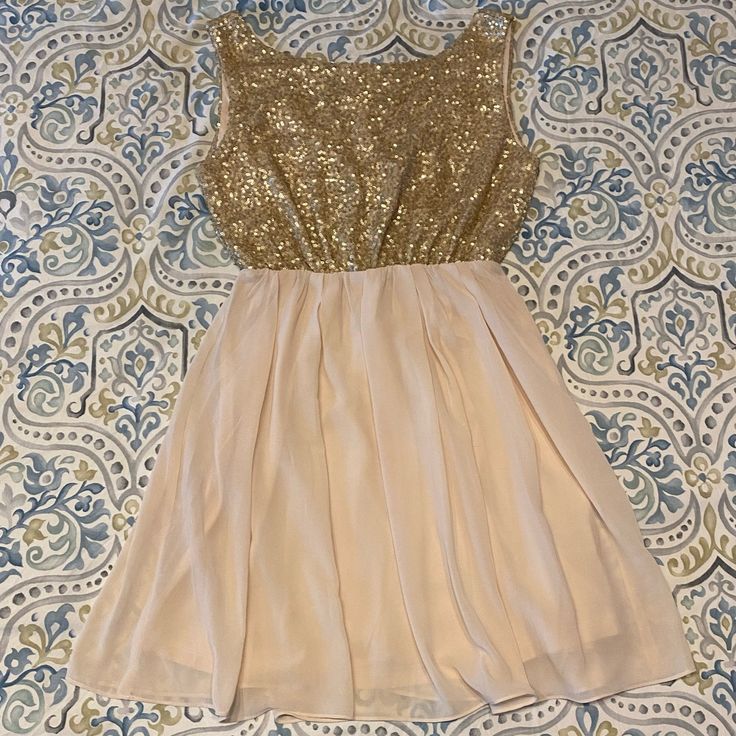 Nwt Perfect Party Dress With Gold Sequins Up Top And Flowy, Fully Lined Ivory Below. Size S. V-Back. Exposed Back Zipper. Gold A-line Dress For Prom Season, Gold A-line Dress For Party, Gold A-line Party Dress, Gold Mini Dress For Wedding And Prom Season, Gold Mini Length Prom Dresses, Cream Sleeveless Dressy Dress, Dressy Sleeveless Bridesmaid Mini Dress, Champagne Sleeveless Sequin Dress For Spring, Champagne Sequin Dressy Dresses