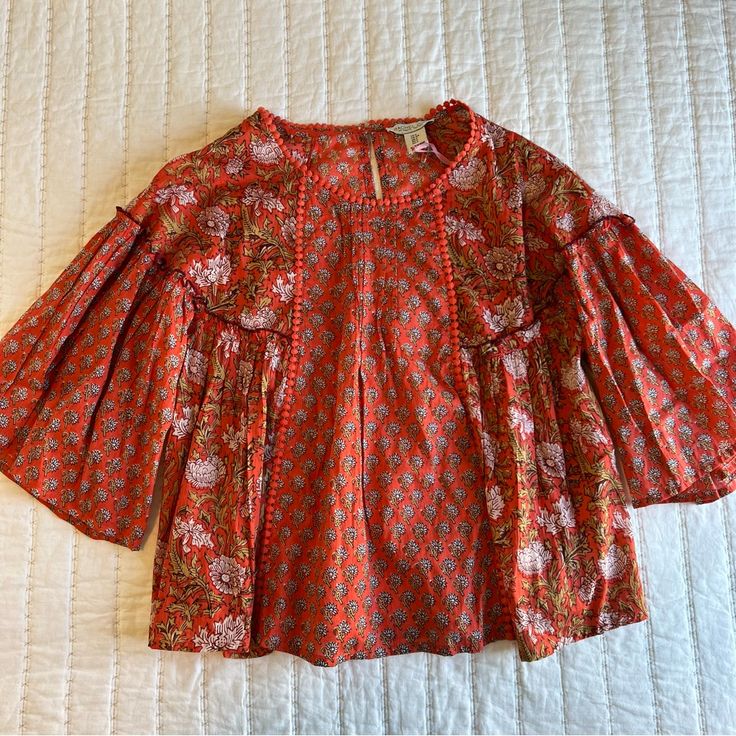 Red Orange / Flowers / Flowy / Blouse / Top / Light / Sleeves / Detail / Never Worn / Size Small Red Orange Flowers, Flower Blouse, Mock Neck Blouse, White Long Sleeve Blouse, Balloon Sleeve Blouse, Animal Print Blouse, Flowy Blouse, Ladies Tee Shirts, Puff Sleeve Blouse