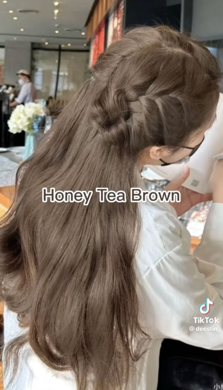 Mint Beige Hair Color, Bubble Tea Hair Color Korean, Korean Hair Color Milk Tea Brown, Spring Light Hair Color, Hazel Beige Hair, Milky Brown Hair Korean, Vanilla Latte Hair Color, Light Brown Hair On Asian, Boba Tea Hair Color