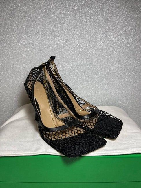 We expect Bottega Veneta's pumps will fast become a street style favorite - Pernille Teisbaek has already been spotted wearing them in Paris. Part of Daniel Lee's highly anticipated debut Fall '19 collection, this pair is made from mesh and has a sculptural square toe. They're threaded with a detachable anklet-style gold chain. Fits true to size, take your normal size Italian sizing Heel measures approximately 75mm/ 3 inches Black mesh and leather Slips on Made in Italy Size Type: ITSKU: 2901151 Pernille Teisbaek, New Instagram, Black Pumps, Black Mesh, Leather Slip Ons, Bottega Veneta, Leather Trims, Gold Chain, Gold Chains