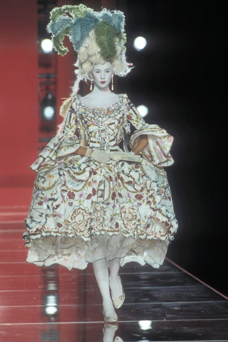 Dior Winter, Galliano Dress, Camp Fashion, Galliano Dior, Haute Couture Gowns, Runway Fashion Couture, Christian Dior Haute Couture, Haute Couture Dresses, Dior Haute Couture