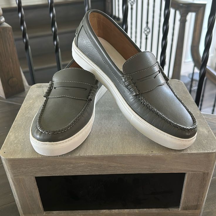 Perfect For Spring/Summer, Dressy As A Loafer And Comfy As A Sneaker! Lovely Stitching And Detail. 8.5 Men’s. Spring Business Casual Slip-ons, Gray Slip-on Loafers For Spring, Casual Summer Boat Shoes With Leather Sole, Summer Business Casual Loafers With Round Toe, Summer Business Casual Round Toe Loafers, Casual Summer Moccasins For Work, Summer Casual Workwear Moccasins, Summer Low-top Leather Boat Shoes, Casual Leather Boat Shoes For Summer