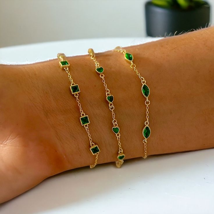 14k Gold Emerald Bracelet Dainty Green Gemstone Bracelet Classy Gold Chain Bracelet Green Heart Bracelet - Etsy Gold Emerald Bracelet, Gold And Green Bracelet, Formal Jewelry Gold, Light Green Jewelry, Emerald Bracelet Gold, Classy Bracelets, Gold Bracelet Designs, Emerald Green Jewelry, Green Gemstone Bracelet