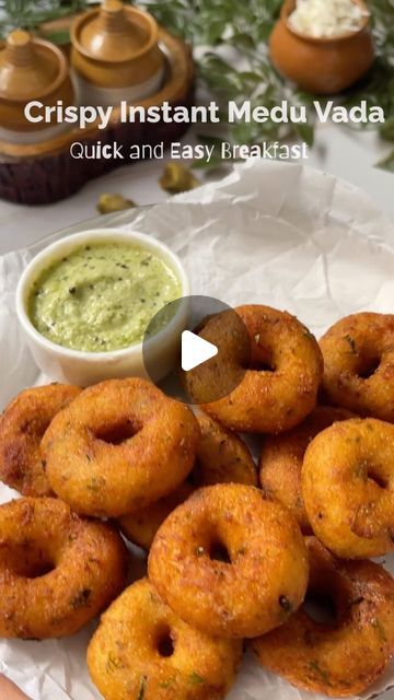 crispy instant medu vada recipe with guacamole and easy pickles