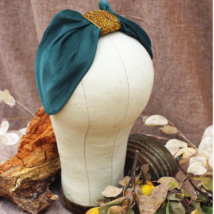 Half Hat / Turban Headband, boho style made of velvet & beaded velvet ribbon from India. Teal / turquoise & gold. Beautiful oriental colours / great bohemian accessories. Vintage inspired diva style of the 20s / 30s - unique headpiece, one of a kind. Hand made with much love. Customisable - other colours are possible - please ask for your favorites ;0) Dark teal & Rusty brown: https://www.etsy.com/de/listing/570864730/roter-turban-vintage-stil-turbanband?ref=shop_home_active_25 SKU: HH-VE-PGGO Traditional Gold Turban Headband, Traditional Gold Headband Turban, Bohemian Headwrap Headband For Party, Bohemian Party Headband Headwrap, Bohemian Turban With Matching Headband, Handmade Adjustable Turban Headband, Green Bohemian Headpiece For Party, Adjustable Green Bohemian Headpieces, Green Bohemian Headband