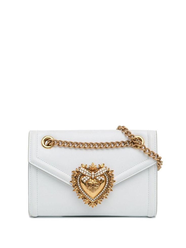 Classic Clutch Bag With Gold-tone Logo Plaque, White Crossbody Shoulder Bag With Gold-tone Logo, White Evening Bag With Metal Logo, Chic Wallet On Chain With Gold-tone Logo For Everyday, Classic Wallet On Chain With Gold-tone Hardware, White Crossbody Bag With Gold-tone Logo Plaque, White Shoulder Bag With Metal Logo For Evening, Luxury Crossbody Flap Bag With Gold-tone Logo, Luxury White Flap Bag With Chain Strap