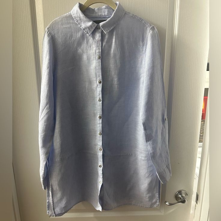 Tahari 100% Linen Blue Button Down Shirt Blouse Tunic Top Women Size L 100% Linen Breathetable Light Tunic Top 42” Pit To Pit 33” Length 18" Sleeve (Unrolled) 8" Side Slits The Sleeve From Shoulder Seam Is 22 Inches Approximately. It Comes With A Button For Rolling Up. Blue Blouse With Button Cuffs And Shirttail Hem, Blue Blouse With Shirttail Hem For Daywear, Linen Blouse With Button Closure And Shirttail Hem, Blue Blouse With Button Closure For Daywear, Blue Spread Collar Blouse For Daywear, Light Blue Buttoned Blouse For Work, Light Blue Blouse With Buttons And Relaxed Fit, Light Blue Button Blouse For Work, Blue Shirt With Button Closure And Shirttail Hem