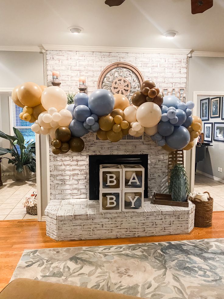 Balloons On Mantle, Balloon Arch Over Fireplace, Baby Shower Fireplace Decor, Small Baby Shower Ideas At Home, Small Baby Shower Ideas, Baby Shower Clothes, Diy Balloon Decorations, Diy Balloon, Simple Baby Shower