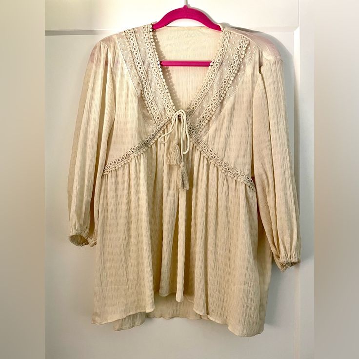 Brand New Boho Style Blouse Flowy Sleeves, And Great Detail. Flowy Beige Blouse For Vacation, Feminine Beige Blouse For Beach, Feminine Beige Blouse For The Beach, Beige Beach Blouse For Spring, Feminine Beige Blouse For Vacation, V-neck Peasant Top For Spring Beach Outings, V-neck Peasant Top For Beach In Spring, Chic Beige Peasant Top For Spring, Spring Beige Flowy Blouse