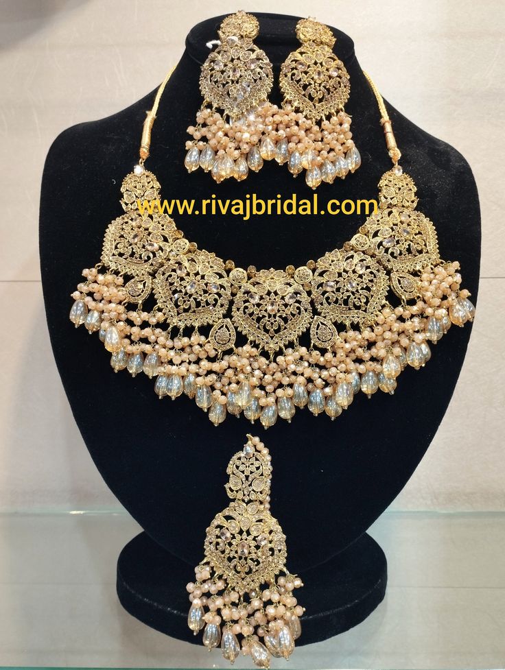 High quality mehndi jewelry. Make to order according to requirements. 7 to 35 days worldwide delivery. Wedding Lehenga With Intricate Kundan Design, Hand Set Kundan Bridal Accessories For Festivals, Traditional Kundan Bridal Sets For Marriage, Traditional Kundan Bridal Accessories Hand Set, Stone Work Bridal Earrings For Eid Wedding, Stone Work Bridal Earrings For Wedding During Eid, Bollywood Kundan Bridal Accessories For Reception, Stone Work Bridal Earrings For Wedding And Eid, Eid Reception Jewelry With Stone Work