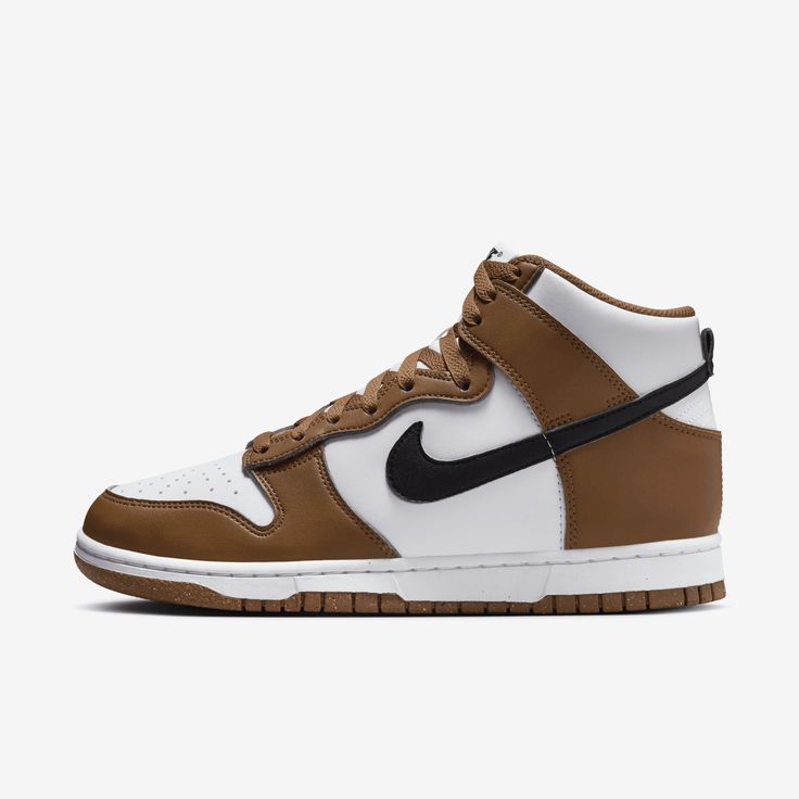 You can always count on a classic. Taking design cues from leather jackets and bags, the Dunk High combines bold color blocking and plush padding for game-changing comfort that lasts. The possibilities are endless—how will you wear your Dunks? Cognac Nike, High Nike Dunks, Nike Dunks Women, White Nike High Tops, Nature Shoes, High Top Tennis Shoes, High Tops Women, Nike Brown, Nike High Tops