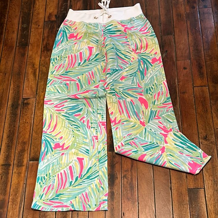 Lilly Pulitzer Linen Beach Pant Tropical Pink Tropical Storm Size Med Nwot Tropical Wide Leg Vacation Bottoms, Tropical Beach Pants For Vacation, Casual Multicolor Bottoms For Vacation, Tropical Beach Vacation Pants, Summer Tropical Print Green Bottoms, Green Tropical Print Summer Bottoms, Summer Green Bottoms With Tropical Print, Tropical Green Bottoms With Elastic Waistband, Multicolor Beach Pants For Beach Season