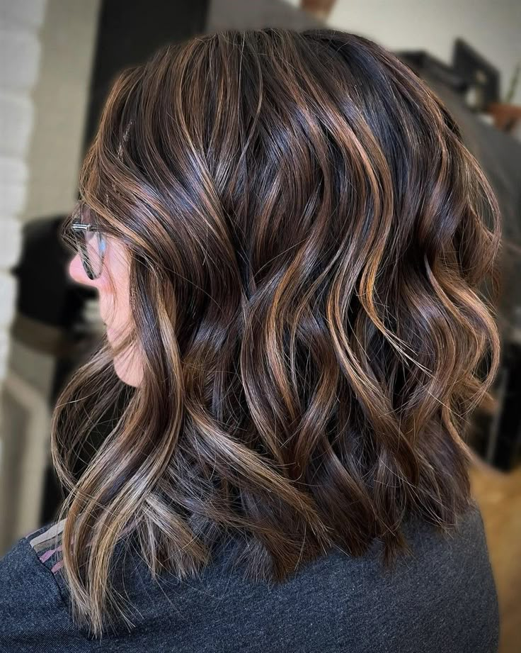 50 Dark Brown Hair with Highlights Ideas for 2023 - Hair Adviser Dark Hair With Golden Brown Highlights, Brunette Bob With Highlights, Short Dark Brown Hair, Brown Hair With Highlights And Lowlights, Light Blonde Highlights, Ash Blonde Highlights, Hair With Highlights, Medium Brown Hair, Hair Diy