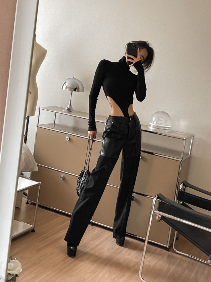 299570476c6f0309545110c592b6a63bdesc52945699ri How To Style Bodysuit Outfit, Long Sleeve Bodysuit Women, Long Sleeve Body Suit, Body Suit Outfits, Wide Trousers, Body Suits, Looks Black, Ribbed Bodysuit, High Neck Long Sleeve