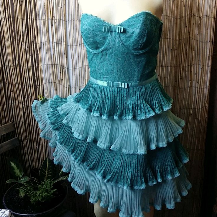 Teal Lace Tiered Mini, Strapless Mini. Zippered Side. Lined, Size 6. Excellent Condition. Waist 28". Bust 32"/33". Length From Waist To Hem 20". Strapless Fitted Coquette Dress, Coquette Strapless Fitted Dress, Coquette Fitted Strapless Dress, Strapless Lace Dress In Coquette Style, Strapless Lace Coquette Dress, Coquette Strapless Lace Dress, Fitted Coquette Dress With Boned Bodice, Fitted Dress With Sweetheart Neckline And Attached Cancan, Coquette Lined Party Dresses