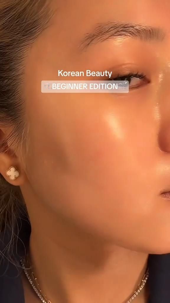 Korean Skincare for Acne: Clear Skin Secrets Revealed! Taller Exercises, Glowing Skin Routine, Korean Skin Care Secrets, Haut Routine, Basic Skin Care Routine, Clear Skin Tips, Asian Skincare, Korean Skincare Routine, Facial Skin Care Routine