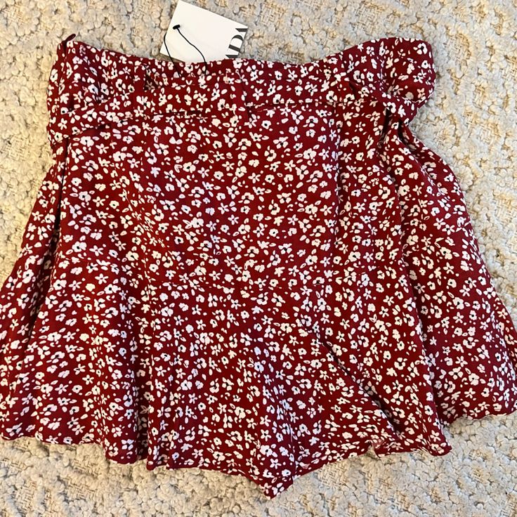 Zara Floral Skort Size Large Red Black And White Nwt Red Floral Print Summer Bottoms, Summer Floral Print Red Bottoms, Red Printed Summer Bottoms, Red Floral Print Bottoms For Fall, Red Printed Bottoms For Spring, Red Zara Bottoms For Vacation, Casual Red Floral Print Bottoms, Zara Skirts, Red White