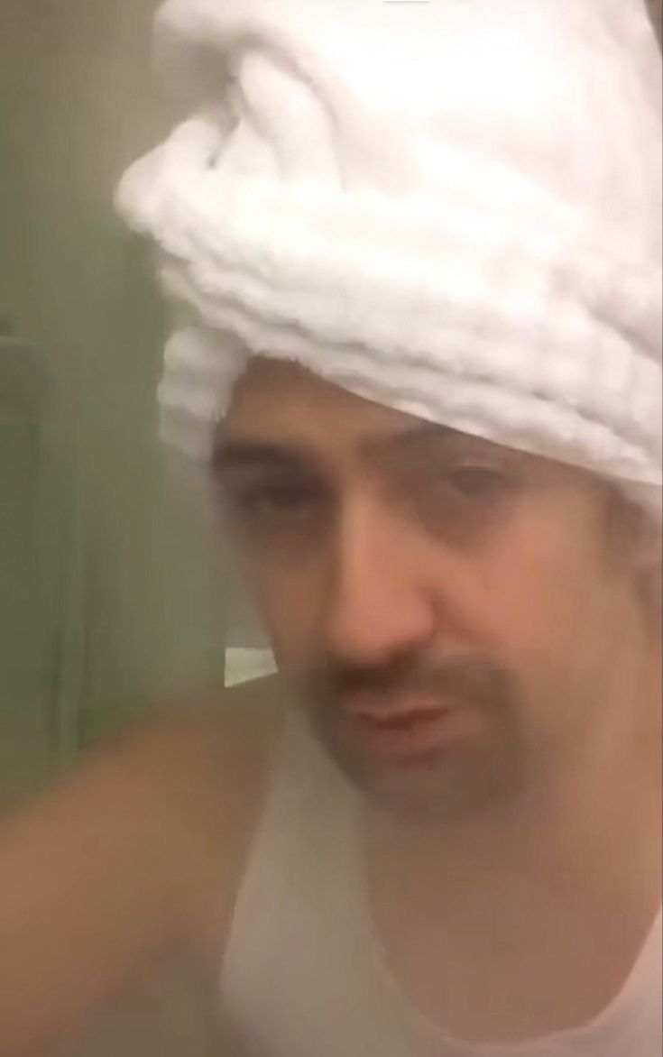 Lin manuel MIRANDA Emo Lin Manuel Miranda, Funny Lin Manuel Miranda Pictures, Cursed Lin Manuel Miranda, Lin Manuel Miranda Cursed, Lin Manuel Miranda Long Hair, Lin Manuel Miranda Funny Pictures, Lin Manuel Miranda Pose, Lin Manuel Miranda Aesthetic, Funny Lin Manuel Miranda