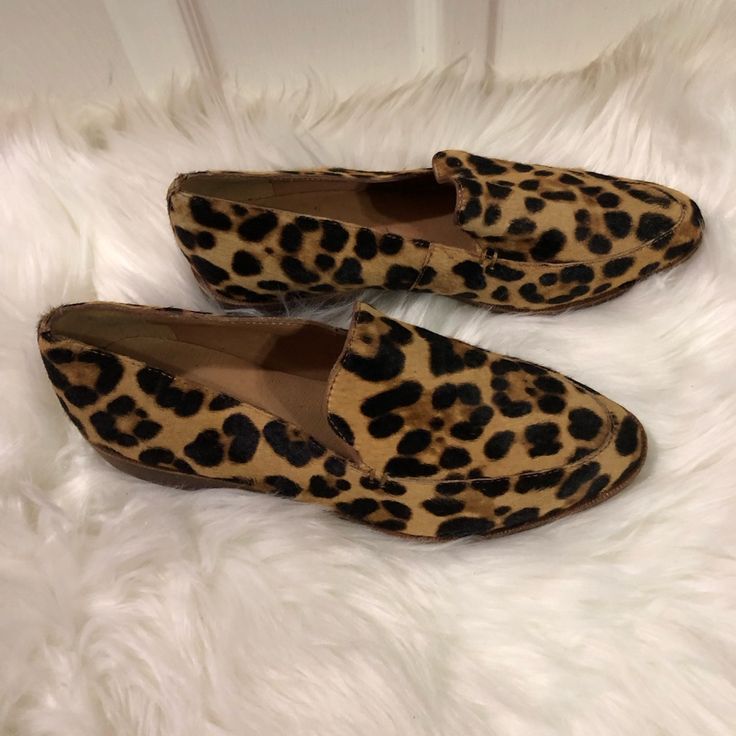 Animal Prints Flats Mocasines. Leopard Print Leather Loafers For Work, Fall Leopard Print Leather Loafers, Leopard Print Leather Loafers For Fall, Leopard Print Slip-on Loafers For Work, Brown Suede Flats For Work, Leather Leopard Print Loafers With Flat Heel, Leopard Print Leather Loafers With Flat Heel, Trendy Brown Slip-on Flats, Chic Brown Flats For Business Casual