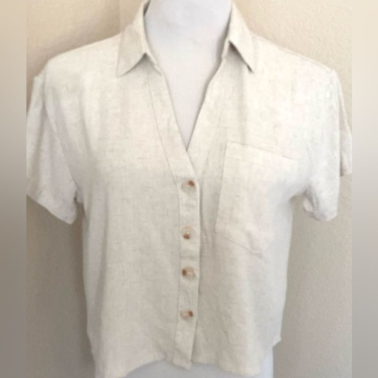 New Shirt Top With Tag Linen Rayon Blend Soft Fabric . Pleasant To Wear Tag Size M It First Woman Sz 8 Or Sz 9 Jr It First 36 B -C Chest Arm Pit To Arm Pit 19 In Length In Front 19 In Length In The Back 20 In Slightly Cropped Shirt See Side View Photo Color - White Blend . Cute Chest Pocket Loose Fit Collared Beige Shirt For Day Out, Beige Collared Shirt For Day Out, Spring Linen Tops With Collar, Classic Beige Blouse For Summer, Cream Linen Tops With Buttons, Cream Linen Top With Buttons, Casual Linen Top With Collar, Collared Cream Shirt For Summer, Summer Cream Collared Shirt