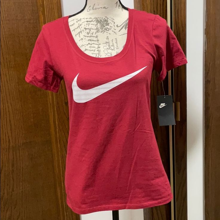 New Nike Women’s T-Shirt Size X-Small Red Casual Scoop Neck Top, Casual Red Scoop Neck Top, Nike Red Graphic Tee Top, Nike Red Graphic Tee, Tops Nike, New Nike, Red Brown, Nike Tops, Nike Women