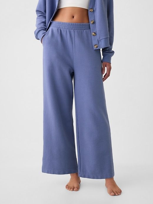 Wide-leg Loungewear Bottoms With Elastic Cuffs, Comfortable Bottoms With Ribbed Waistband For Elevated Casual Wear, Elevated Casual Comfortable Long Sweatpants, Fall Sweatpants For Elevated Casual Wear, Gap Wide Leg Pants For Fall, Elevated Casual Comfortable Sweatpants, Gap Relaxed Fit Pants For Fall, Gap Wide Leg Fall Pants, Fall Leisure Bottoms With Ribbed Cuffs