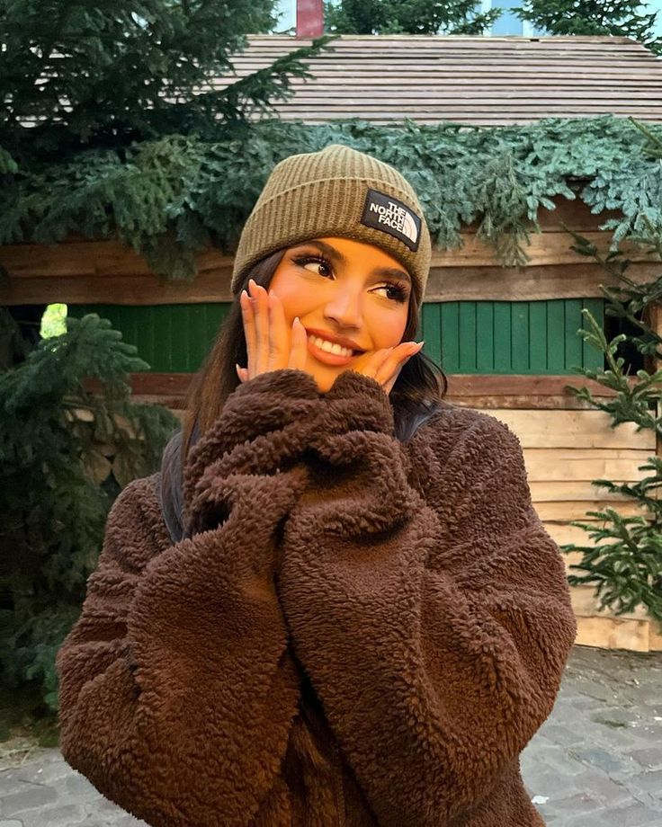 smile for mee | Instagram post from RASHAN MH (@rashan.mh) Rashan Mh, Cute Selfies, Beanie Outfit, Safety Net, Cool Makeup Looks, Winter Photoshoot, Cute Selfies Poses, Aesthetic Pics, Aesthetic Photos