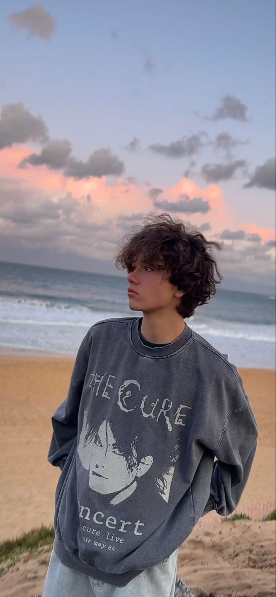 Australian Guy Aesthetic, Surfer Curls Men, Hot Surfers Men, Hot Surfer Dudes, Surfing Aesthetic Boy, Surfer Boys Aesthetic, Surfer Boys Outfits, Ocean Boy Aesthetic, Long Surfer Hair