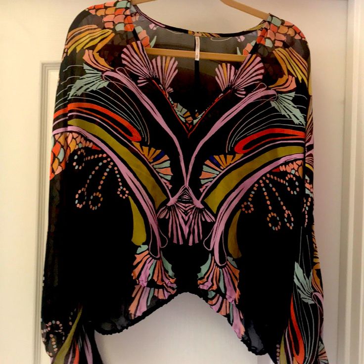 Gorgeous Free People Blouse With Gathered Waistline And Full Dolman Sleeves. V Neck. Never Worn. Black V-neck Top For Beach, Chic Flowy Multicolor Blouse, Black V-neck Printed Blouse, Summer Party Blouse With Vibrant Print, Flowy Tops With Vibrant Print For Day Out, Bohemian V-neck Top For Night Out, Black V-neck Blouse For Beach, Chic Multicolor Beach Blouse, Chic Multicolor Blouse For Beach