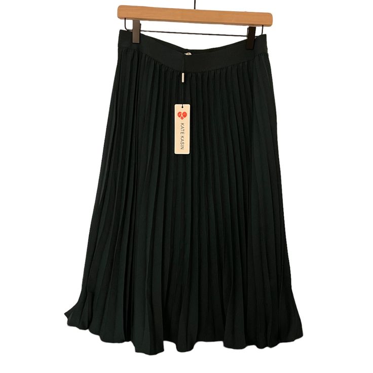 Nwt Pleated Skirt. Elastic Waistband Green Pleated Knee-length Bottoms, Green Stretch Pleated Maxi Skirt, Green Pleated Stretch Maxi Skirt, Green Stretch Maxi Skirt With Pleats, Green Lined Midi Pleated Skirt, Green Knee-length Pleated Skirt For Workwear, Chic Green Pleated Skirt, Elegant Green Lined Pleated Skirt, Elegant Green Pleated Lined Skirt