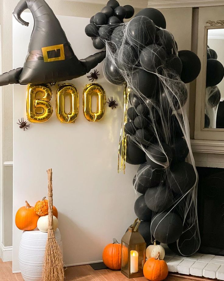 balloons and decorations are on the wall in this halloween themed room