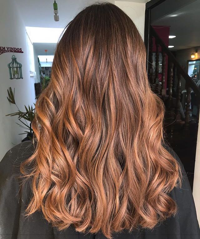 Copper Balayage Long Hair, Warm Bayalage Light Brown Hair, Auburn Hair Blonde Balayage, Light Brown Copper Balayage, Cinnamon Hair Balayage, Dark Red Hair With Orange Highlights, Brown Hair With Copper, Copper Babylights On Brown Hair, Caramel Ombre Hair Honey